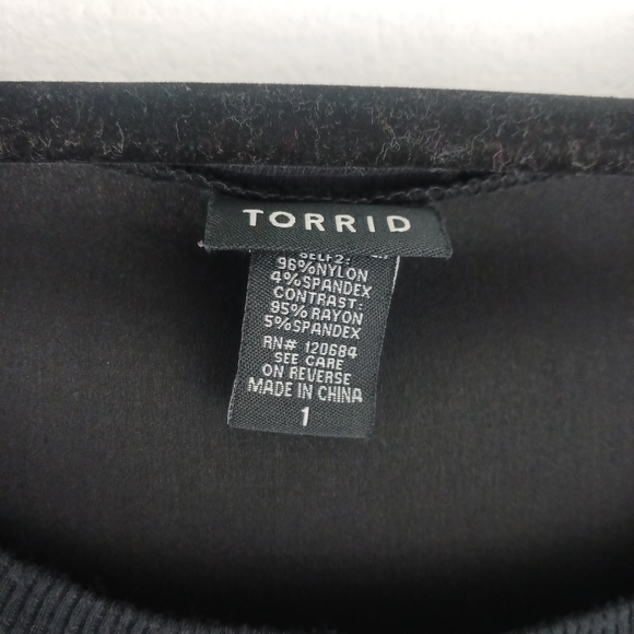 Torrid Super Soft Lace Inset Sleeve Dolman black  Top size 1X - Picture 3 of 7
